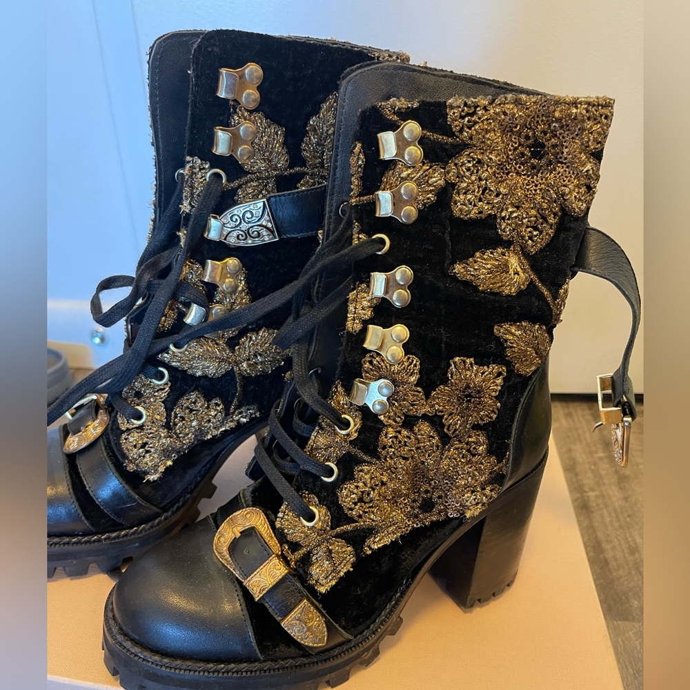 Nice dressy boots very comfortable..